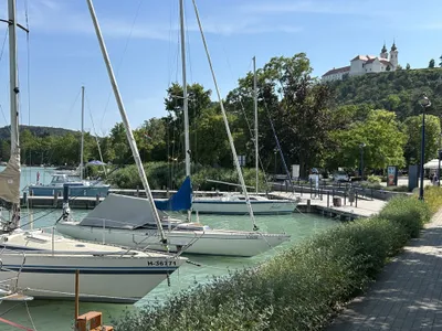 Vitorlázás a Balatonon és Adrián