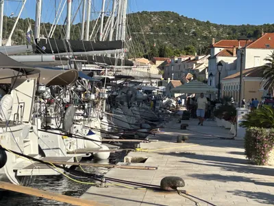 Vitorlázás a Balatonon és Adrián