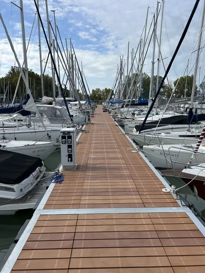 Vitorlázás a Balatonon és Adrián